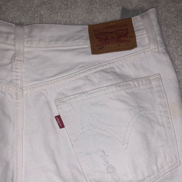 White high waisted Levi cutoff jean shorts - Picture 3 of 3